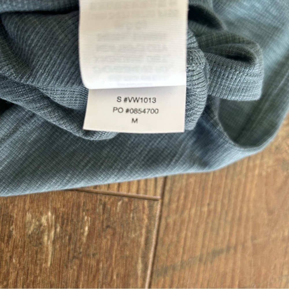 Vuori Sun Rise Crop Tank Top Medium - Picture 8 of 8